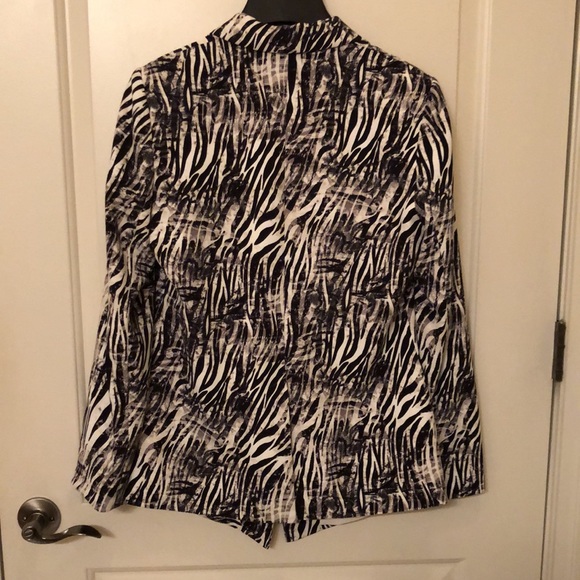Bebe Zebra Print Blazer. Size 6. NWOT. - Picture 2 of 5
